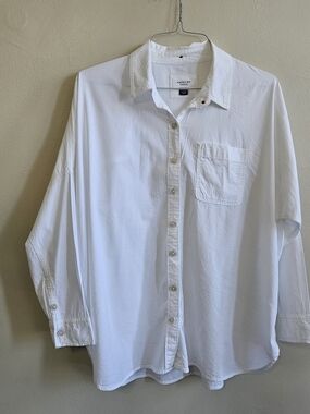 American Eagle Outfitters Oversized Relaxed White Long Sleeve Button Down Cotton